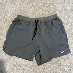 Like new Nike Men's Dark Gray Athletic Shorts
